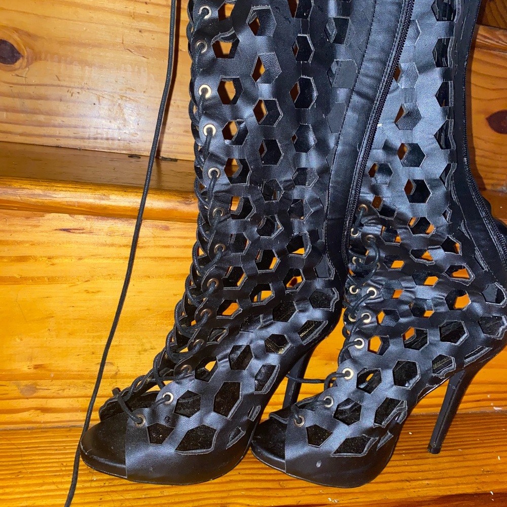 ❌SOLD❌Black Hexagon Heels Size:7